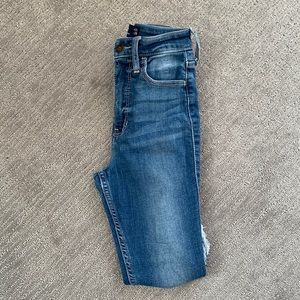 Hollister Ultra High-Rise Super Skinny Soft Stretch Jeans Size 00R W23 L28